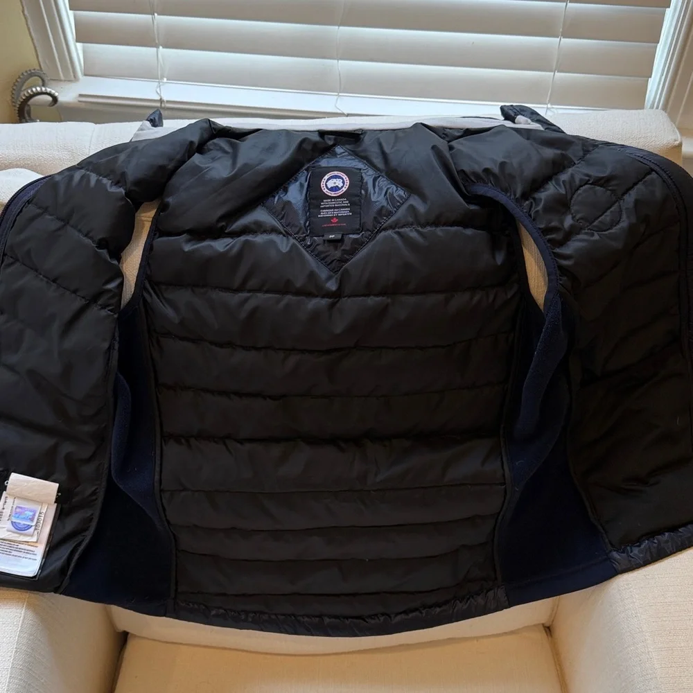 Canada Goose Black Vest - Picture 7 of 8